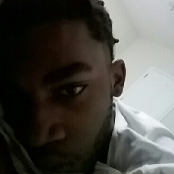 Profile Picture of Devin Hudson (@devoynbm) on Poshmark