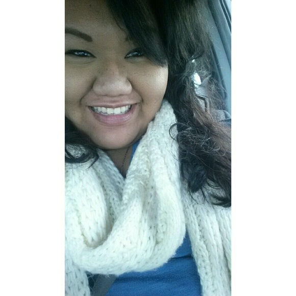 Profile Picture of Savy Khuth (@skhuth010) on Poshmark