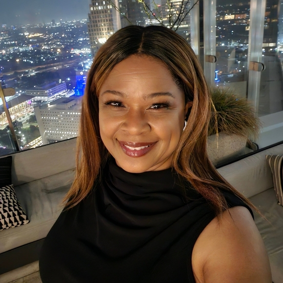 Profile Picture of Sherry Ellis (@sbanksellis) on Poshmark