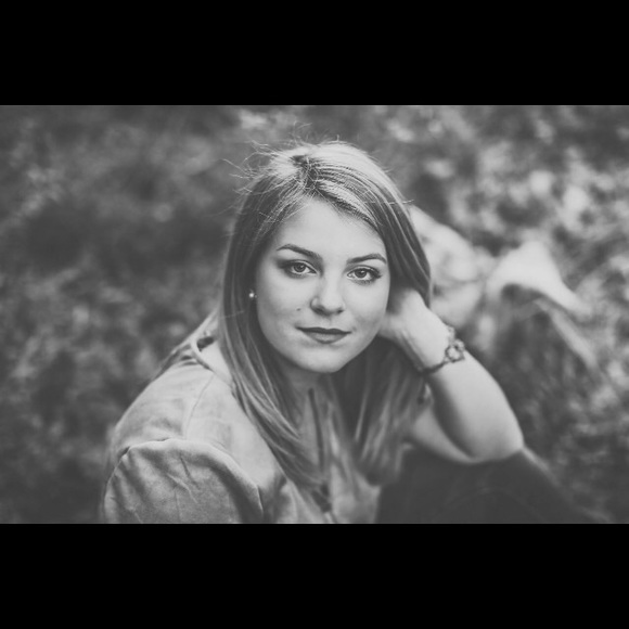 Profile Picture of Abby Travis (@ooberscoober) on Poshmark