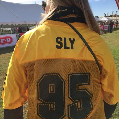 Profile Picture of Laura Harrington (@LadyBearIII) on Twitter