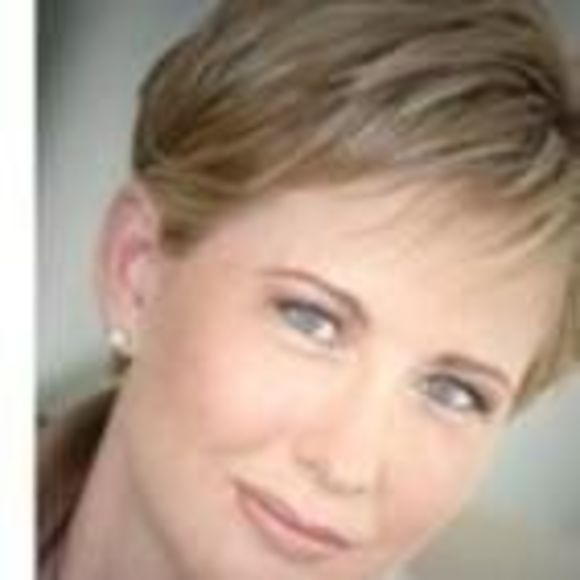 Profile Picture of Melanie Edwards (@spamel7877) on Poshmark