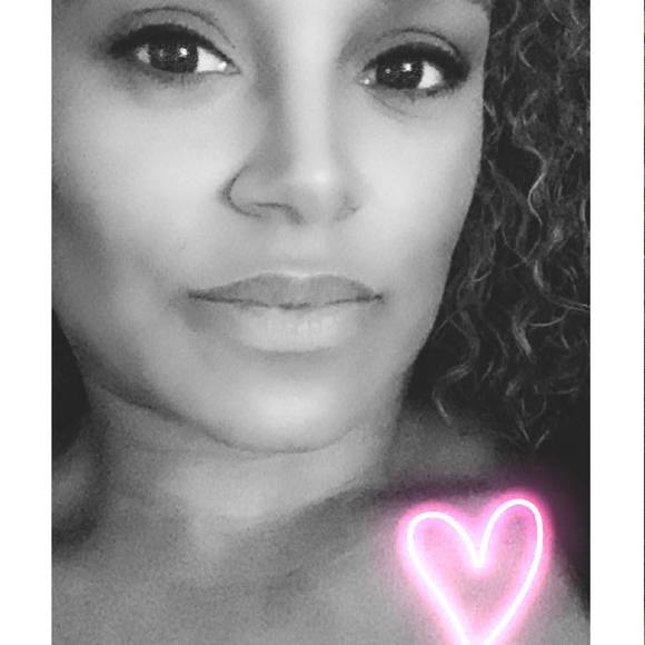 Profile Picture of Simone Tatem (@mrs_tatem) on Poshmark