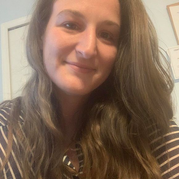 Profile Picture of Anjanette Hewitt (@anjanettehewitt) on Poshmark