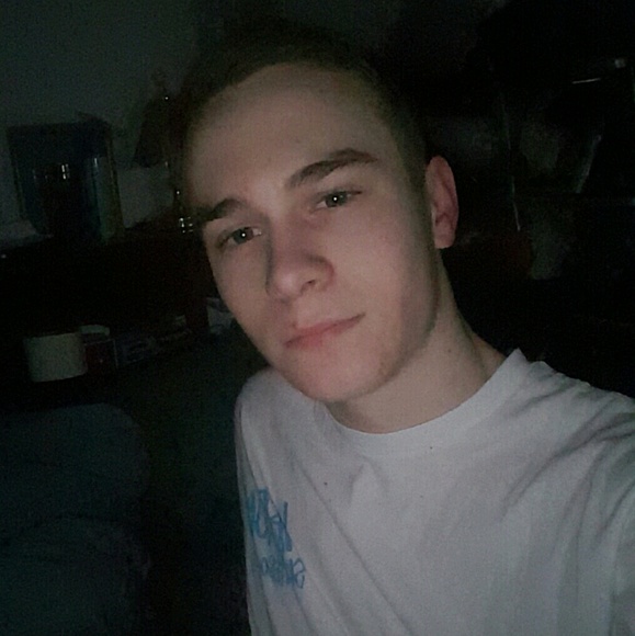 Profile Picture of Andrew Powell (@noobinem) on Poshmark
