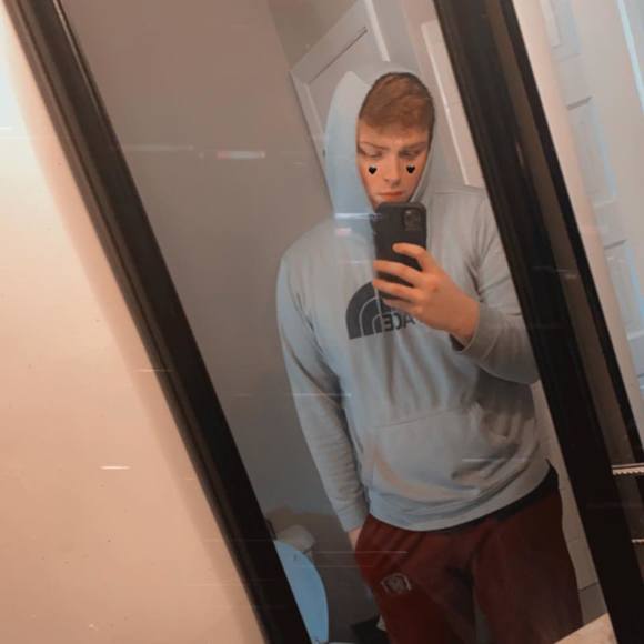 Profile Picture of Andrew Balch (@andrewhhhhh) on Poshmark