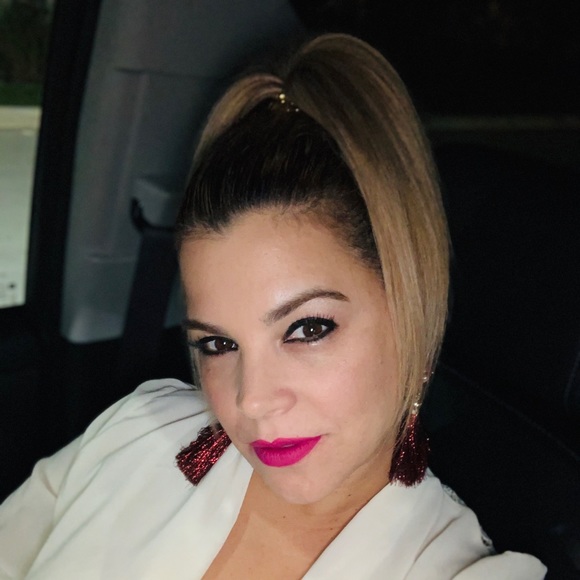 Profile Picture of Yaima Gonzalez (@yaigonzalez79) on Poshmark