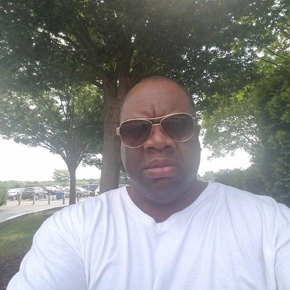 Profile Picture of James Giles (@jamesgiles1972) on Poshmark