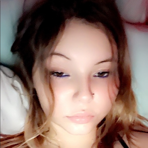 Profile Picture of Shania Gellner (@shaniagellner) on Poshmark