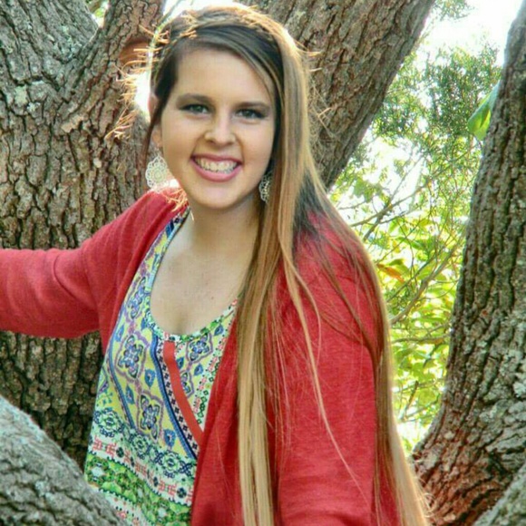 Profile Picture of Bethany Frazier (@bethanyaylissa) on Poshmark