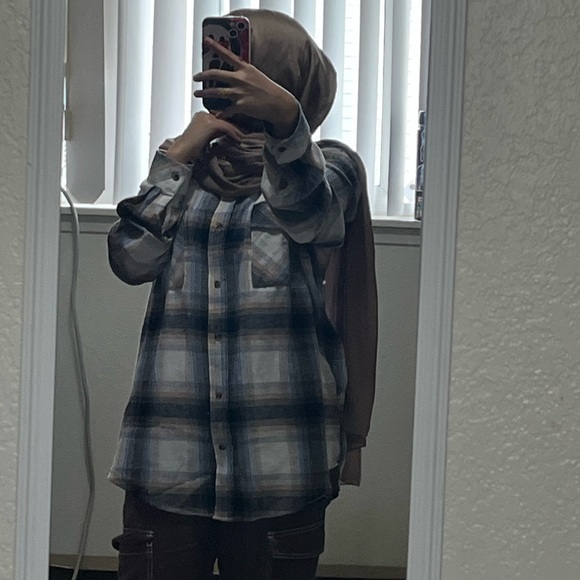 Profile Picture of Amoona Amoona (@albuhalegiman) on Poshmark