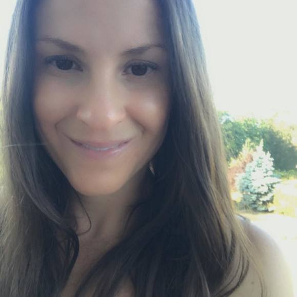 Profile Picture of Linda Mazeres (@lbmazeres) on Poshmark