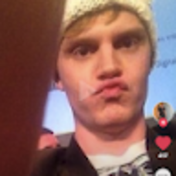 Profile Picture of Serena Haros (@serena_haros) on Poshmark