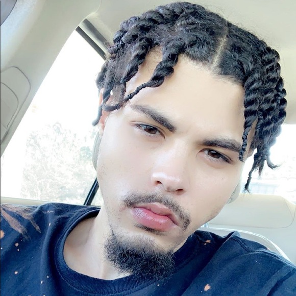 Profile Picture of Darryl Robertson (@lets_kick_it98) on Poshmark