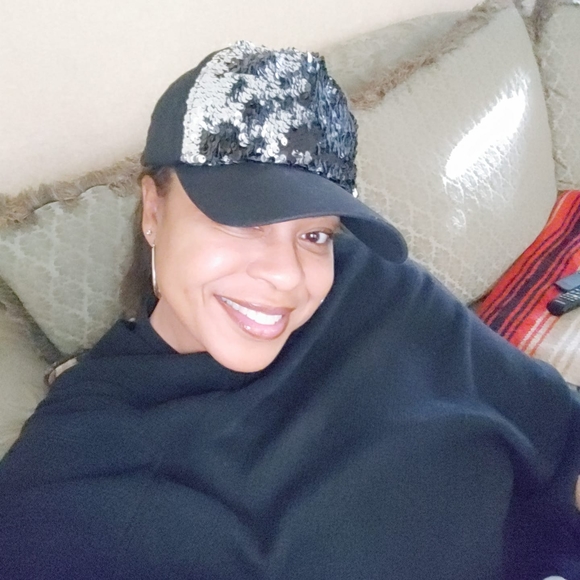Profile Picture of Kim Camper (@kim_camper) on Poshmark