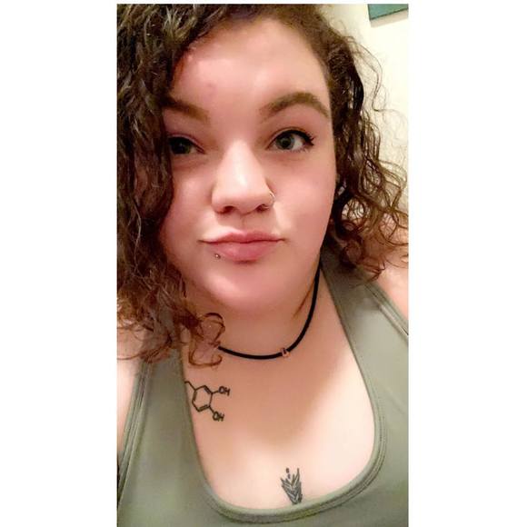Profile Picture of Jyllian Webb (@cheesefry17) on Poshmark