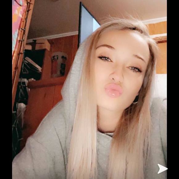 Profile Picture of Caitlyn Hohimer (@jackson1271) on Poshmark