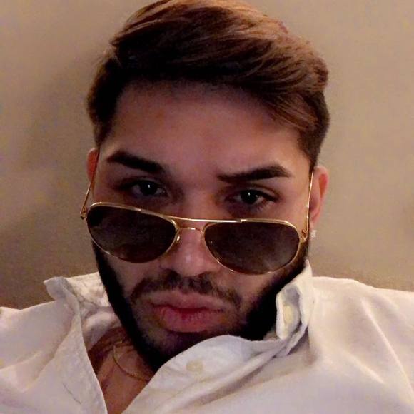 Profile Picture of Joseph Drew (@joseph_drew) on Poshmark