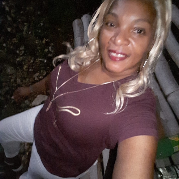 Profile Picture of Janet Cummings (@janetcummings44) on Poshmark