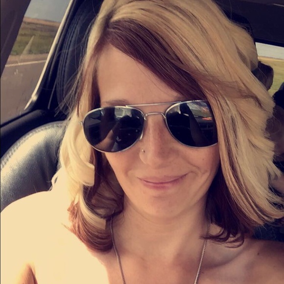 Profile Picture of Ashlee Gwinup (@gwinup10) on Poshmark