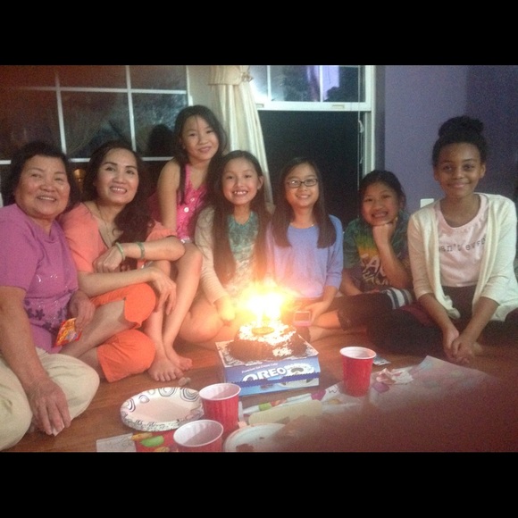 Profile Picture of Violet Nguyen (@nguyenisthegame) on Poshmark