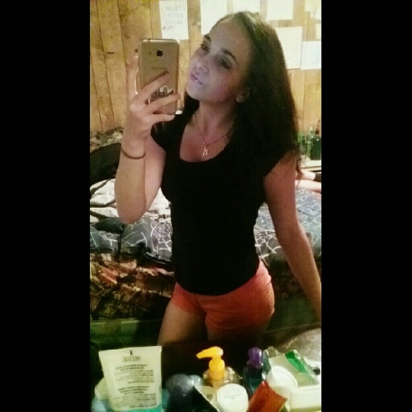 Profile Picture of Aslinn Ballard (@aslinnjay00) on Poshmark