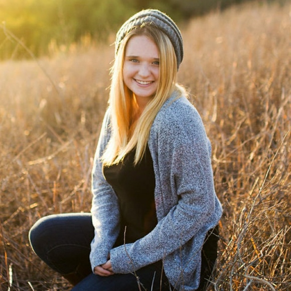 Profile Picture of Meg Pixton (@megg0228) on Poshmark