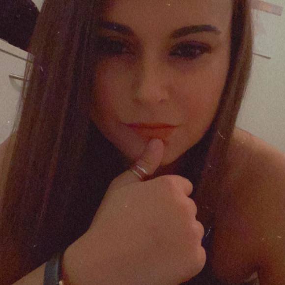 Profile Picture of Juliana Sobral (@jsobral) on Poshmark