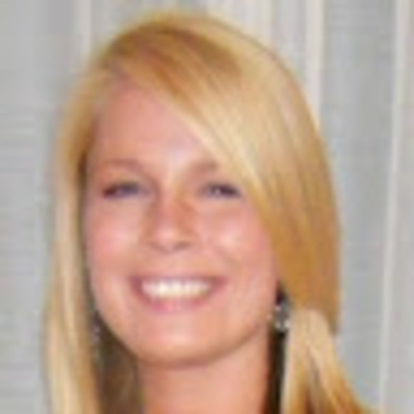 Profile Picture of Amanda Batts (@musikmanna) on Poshmark