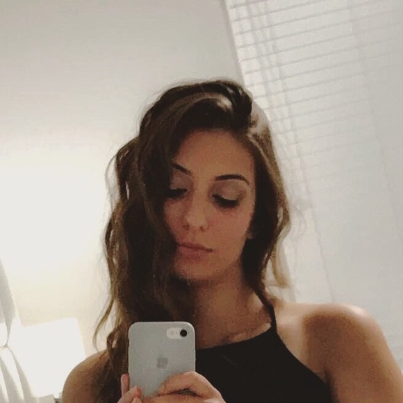 Profile Picture of Myah Aharoni (@myaharoni) on Poshmark