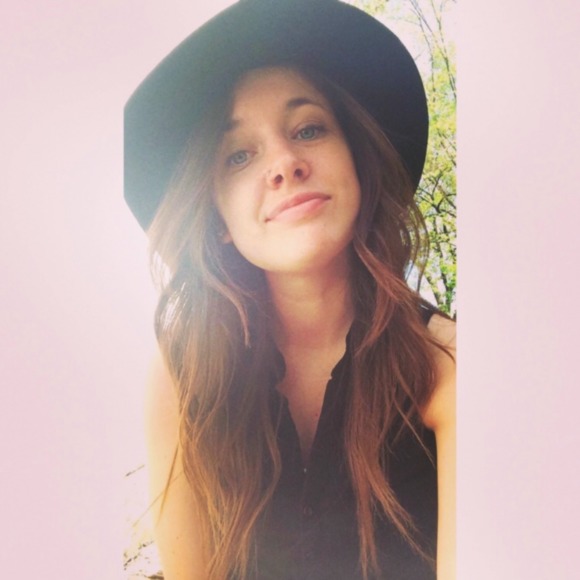 Profile Picture of Brooke Beery (@brookebeery) on Poshmark