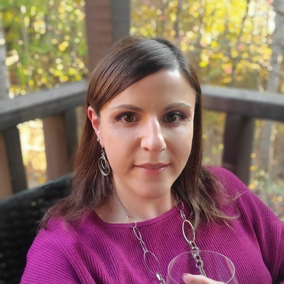 Profile Picture of Anny Mcconchie (@fallenangel22) on Poshmark