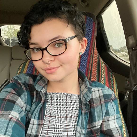 Profile Picture of Macayla Luetje (@macaylalynn01) on Poshmark