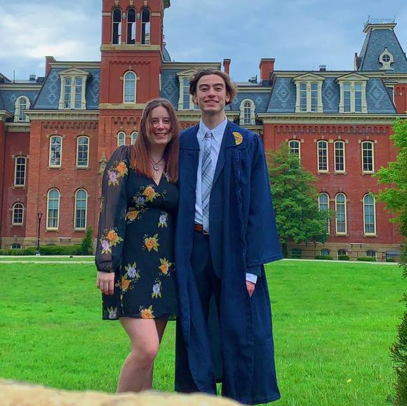 Profile Picture of Annabella Halbruner (@bella1252000) on Poshmark