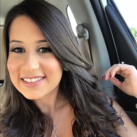 Profile Picture of Gabriela Lambertus (@glambertus) on Poshmark