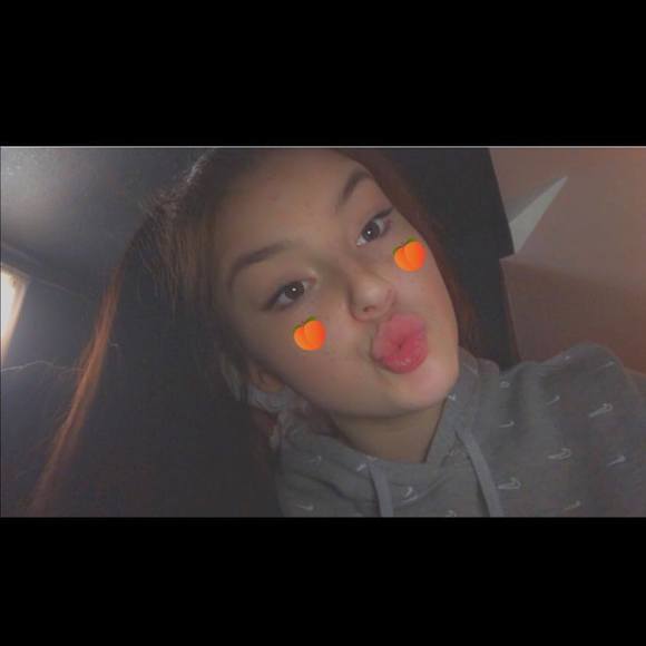 Profile Picture of Jenna Jenniges (@jennaj080531) on Poshmark