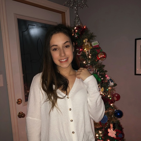 Profile Picture of Sam Vassallo (@sam_vassallo) on Poshmark