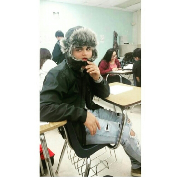 Profile Picture of Robert Gonzalez (@robert___) on Poshmark