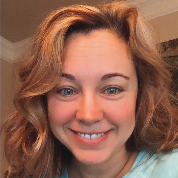 Profile Picture of Amy Rustay (@arustay) on Poshmark