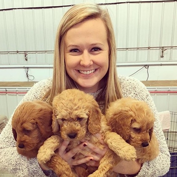 Profile Picture of Leah-beth Peroni (@lperoni) on Poshmark