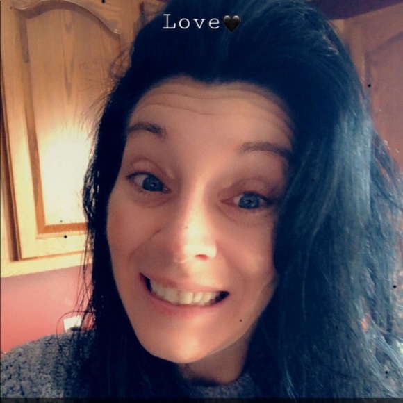 Profile Picture of Dawn Leblanc (@dawnleblanc735) on Poshmark