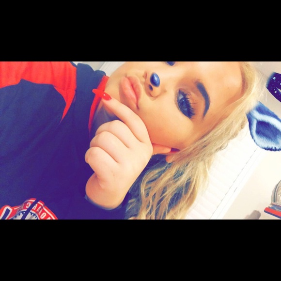 Profile Picture of Madi Atcovitz (@madzzatco) on Poshmark