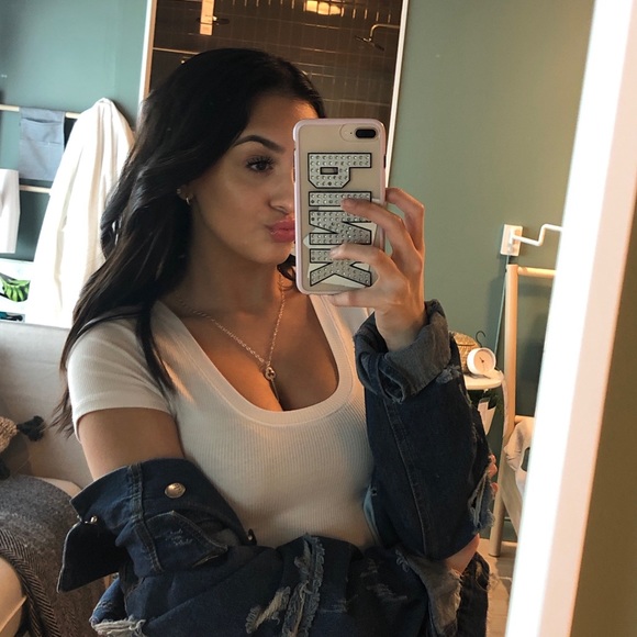Profile Picture of Jade Adams (@jadeadams2) on Poshmark