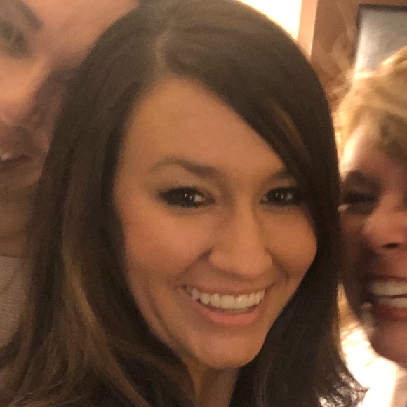 Profile Picture of Amanda Mccombs (@amandamccombs72) on Poshmark