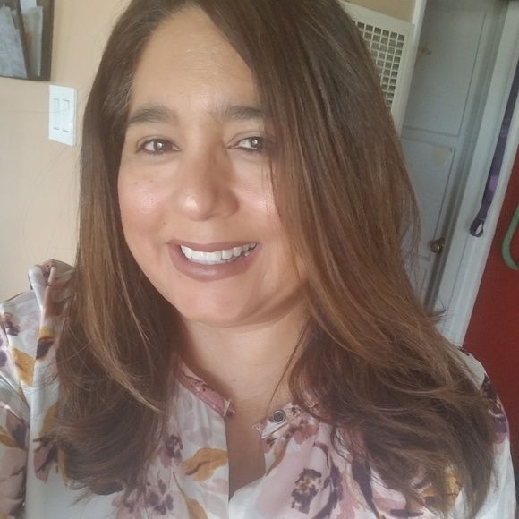 Profile Picture of Tina Thacker (@tinaf71) on Poshmark