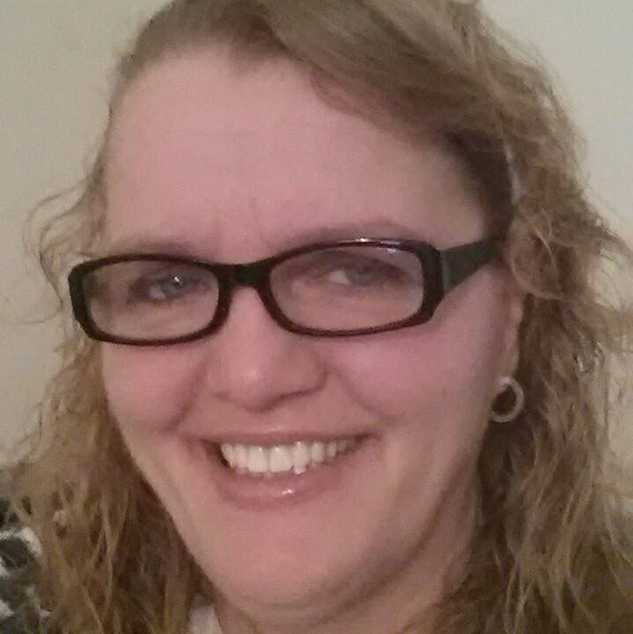 Profile Picture of Debbi Gawarecki (@rubyred7501) on Poshmark