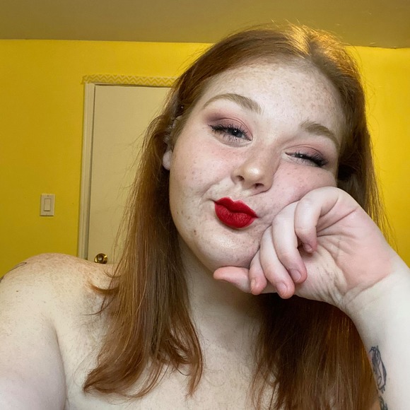 Profile Picture of Carly-james Boyce (@gingerhulk511) on Poshmark