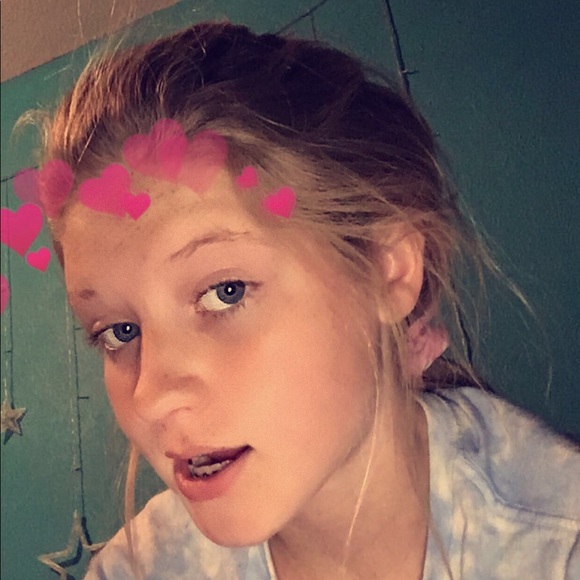 Profile Picture of Gabrielle Keller (@kellergabrielle) on Poshmark