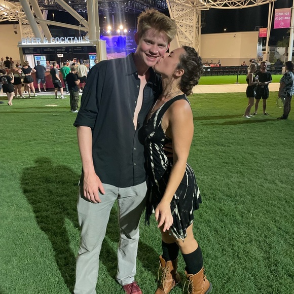 Profile Picture of Kacey Hecht (@kaceyhecht) on Poshmark