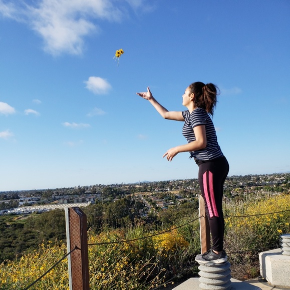 Profile Picture of Elleonor Aikman (@elleonoraikman) on Poshmark